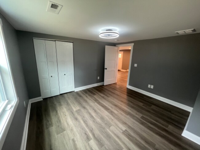 Building Photo - 2442 Old Harrisburg Rd