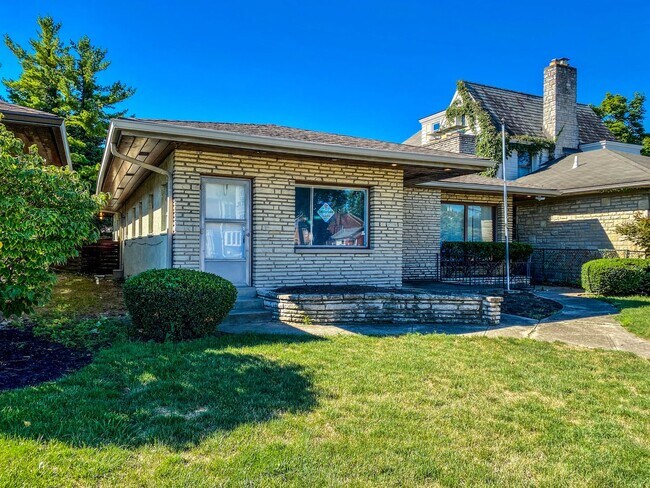 Building Photo - Remodeled Westgate Home with Attached Prof...
