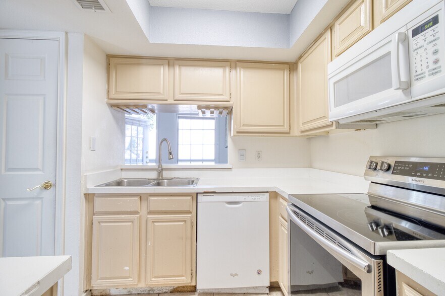 Building Photo - 3641 W Northgate Dr