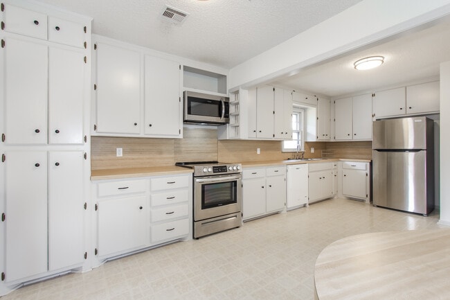 Building Photo - 1516 Sheffield Rd