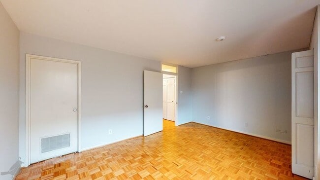 Building Photo - 226 M St SW