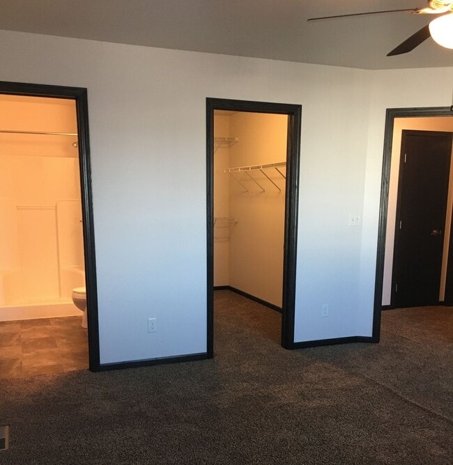 Building Photo - 3 Bed 2 Bath Twin Home