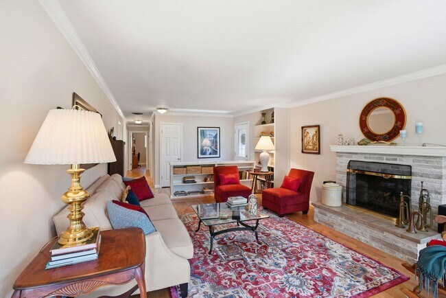 Building Photo - 241 Soledad Dr