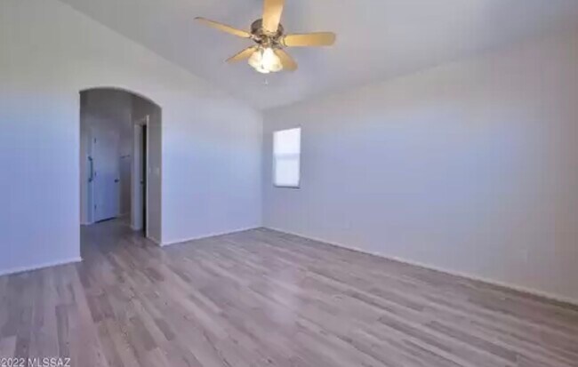 Building Photo - 10427 E Avalon Park St