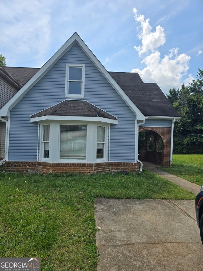 Building Photo - 2798 Country Ct SE