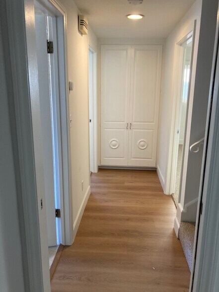 Building Photo - 20428 Roslin Ave