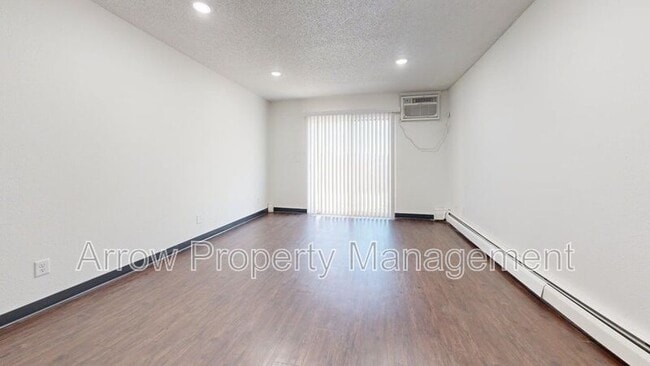 Building Photo - 215 E Arbor Ave