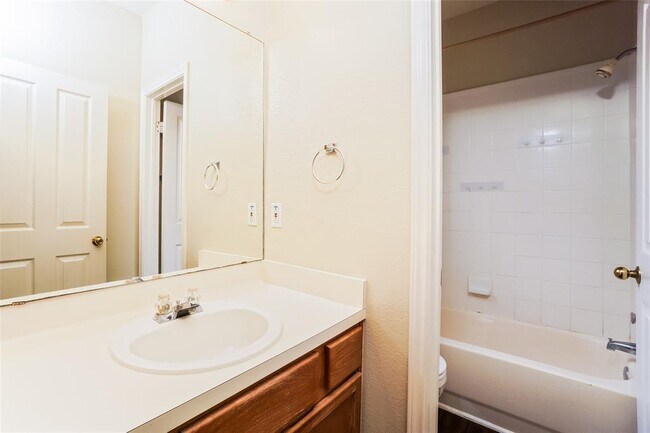 Building Photo - 2403 Curry Loop