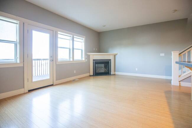 Building Photo - North Mt Tabor NE Portland 3 Bedroom 3 Lev...