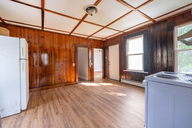 Building Photo - 324 Norwich Ave