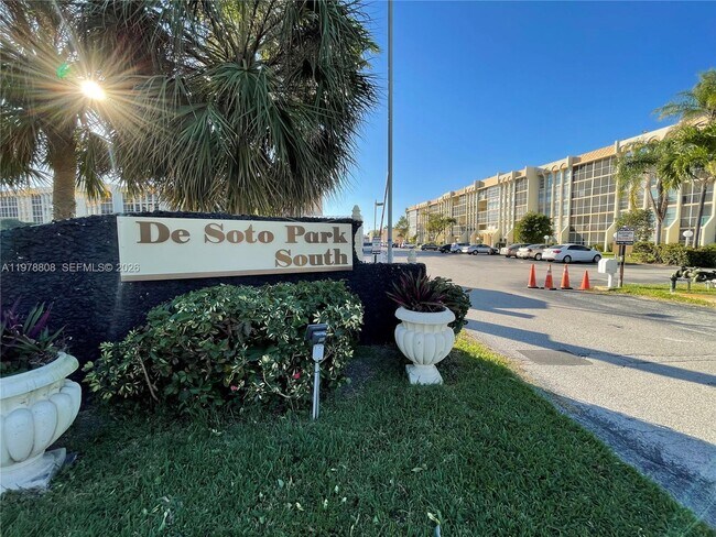 Building Photo - 851 Three Islands Blvd