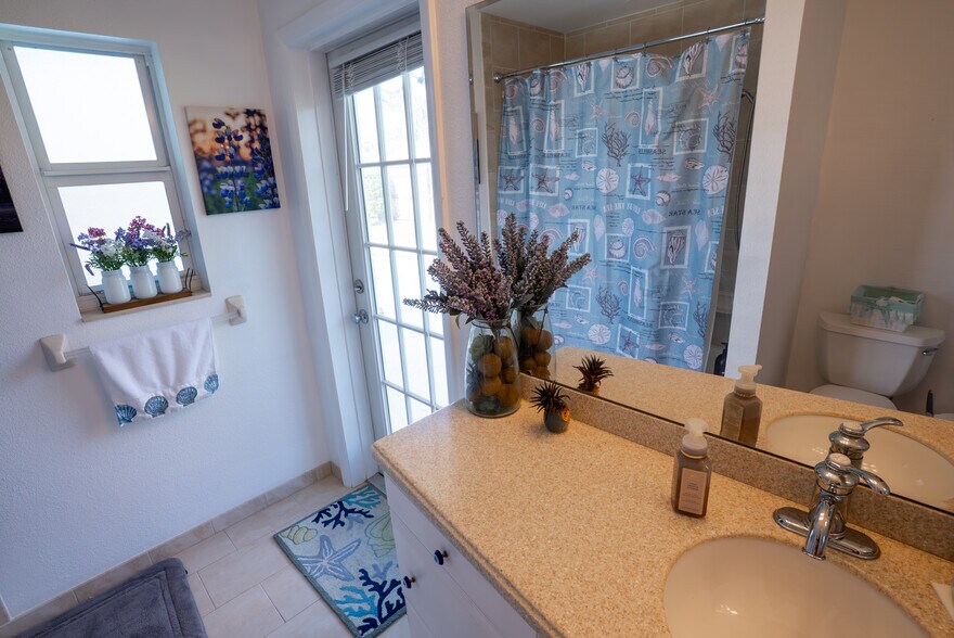 Pool and Guest Bath - 8679 Merrimoor Blvd