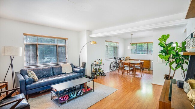 Building Photo - 2337 W Chase Ave