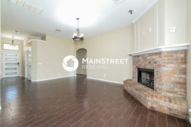 Building Photo - 3 Bedroom Pet-Friendly Home in Edmond, OK with Main Street Renewal