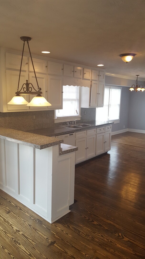 Building Photo - Huge 5 bedroom home in Lawrenceville NOW READY!