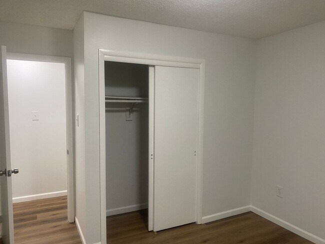 Building Photo - Charming 3BR Townhome in Plainsboro