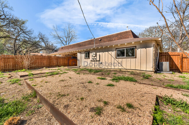 Building Photo - 6209 Reicher Dr