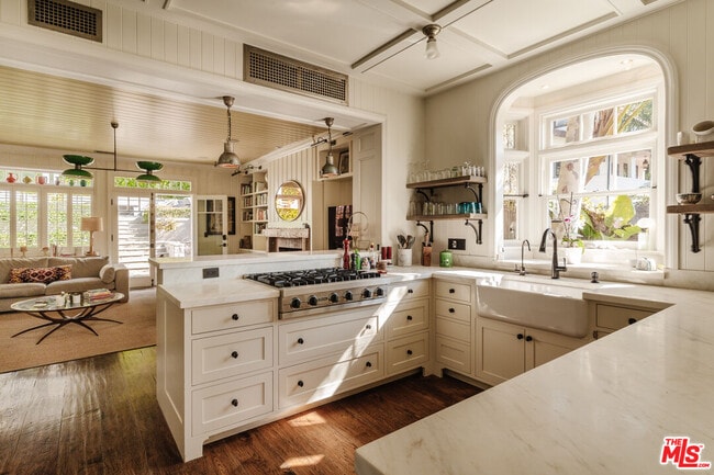 Building Photo - 430 Mesa Rd