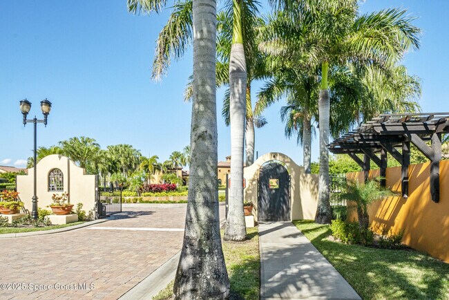Building Photo - 724 Carlsbad Dr