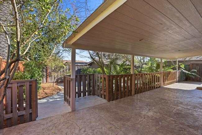 Building Photo - 659 Upton St