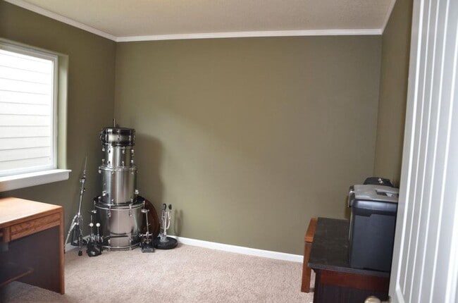 Building Photo - North Plains Single Family Home