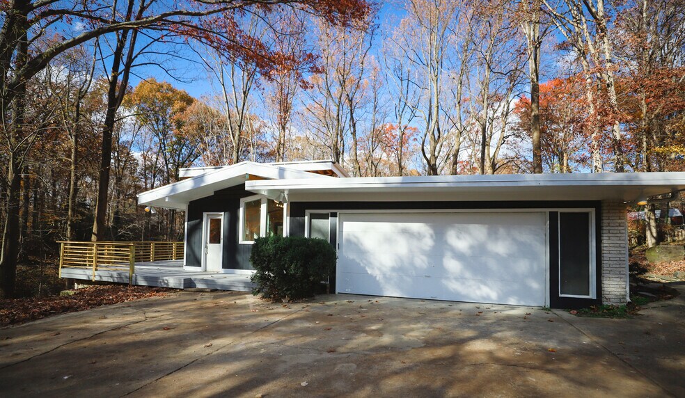 Garage - 3916 Malcolm Ct