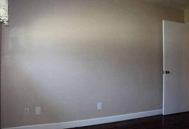 Building Photo - 1513 Dana Way