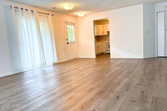 Building Photo - 311 Tulip Ln