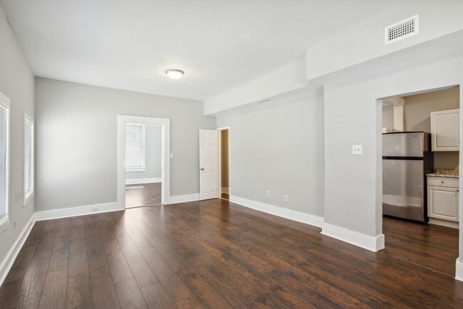 Building Photo - Large 3BR/2.5BA Two Story House Near Downtown Savannah