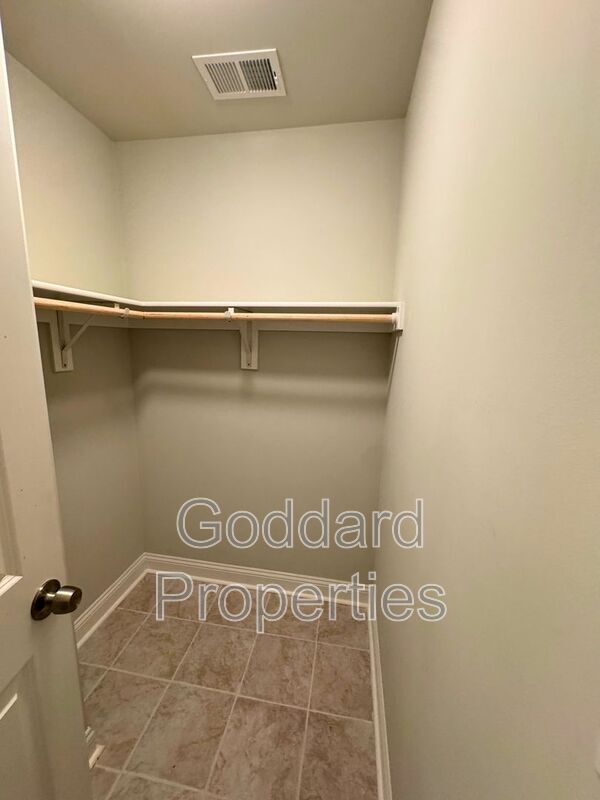 Building Photo - 842 N Patterson Park Ave