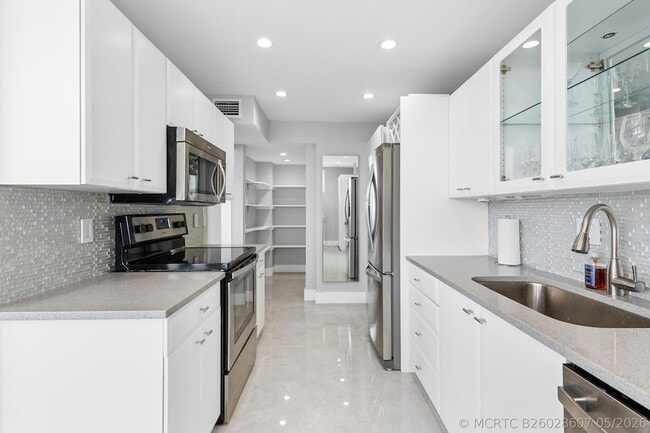 Building Photo - 2800 E Sunrise Blvd