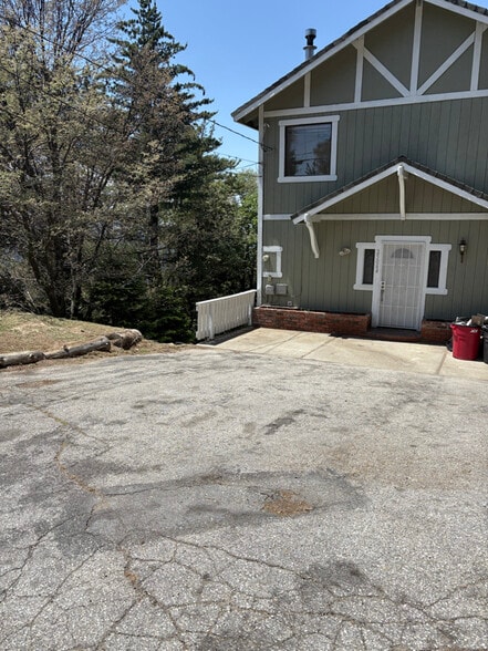 Building Photo - 24064 Grandview Dr