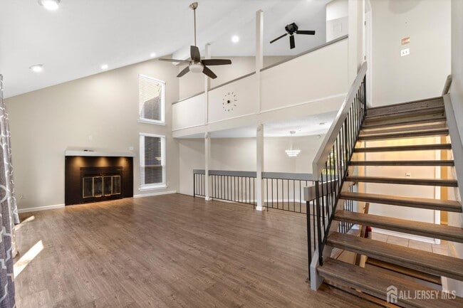 Building Photo - 496 Westgate Dr