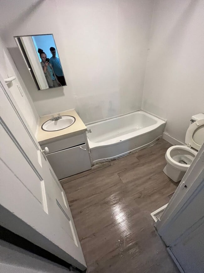 Building Photo - 3 bedroom 2 Bath $875