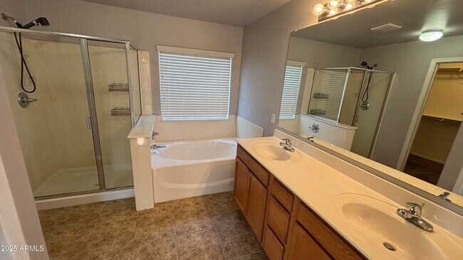 Building Photo - 14719 W Poinsettia Dr