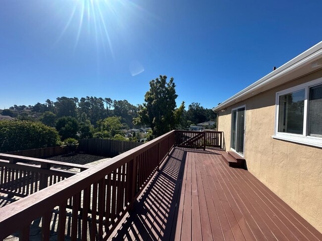 Building Photo - 2350 Rosewood Dr