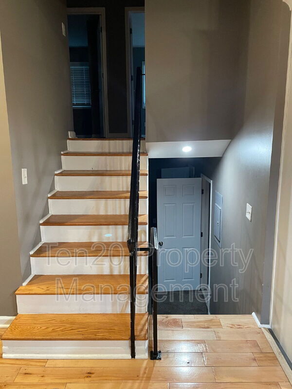 Building Photo - 3211 Maricopa Dr