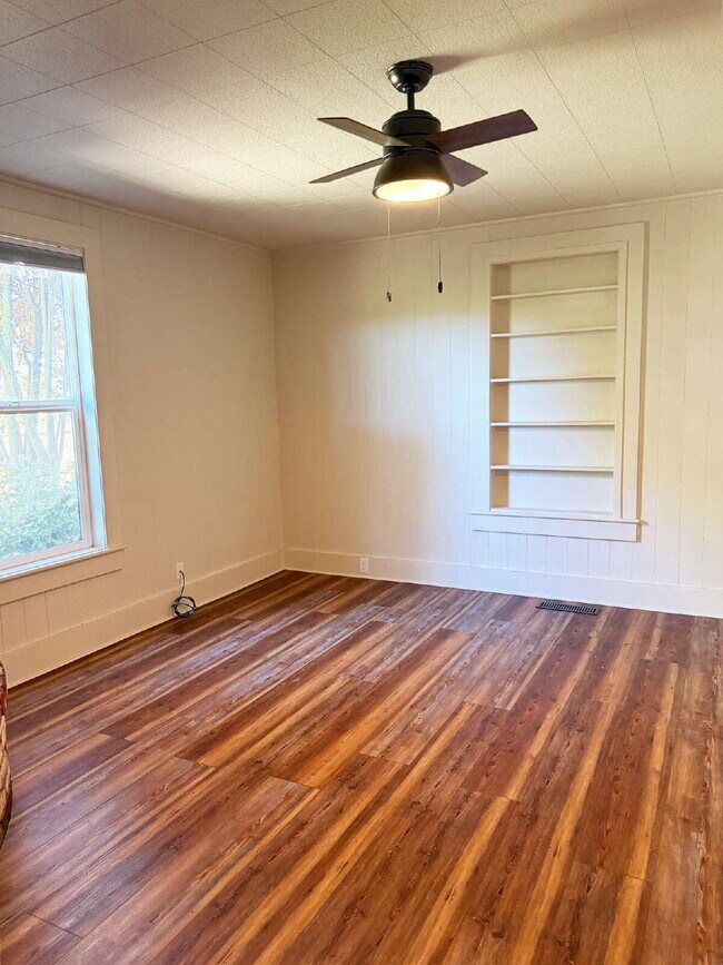 Building Photo - Spacious Two-Story Ranch Home Near Sonoma