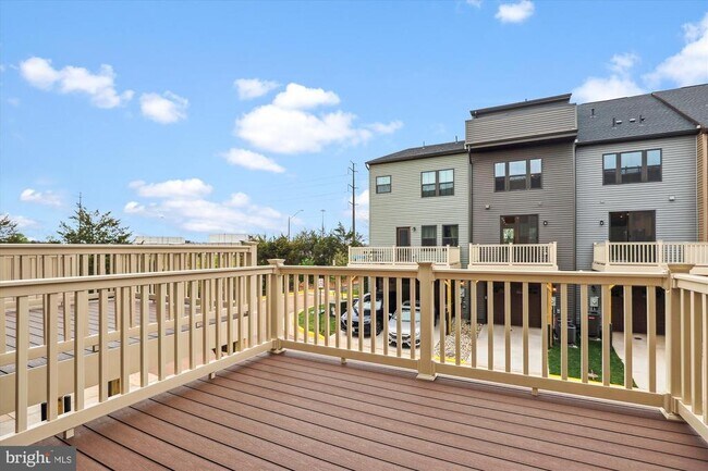 Building Photo - 14076 Sunrise Valley Dr