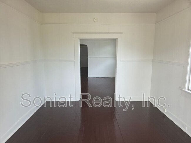 Building Photo - 8625 Nelson St