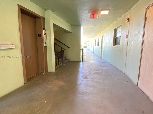 Building Photo - 1638 Embassy Dr