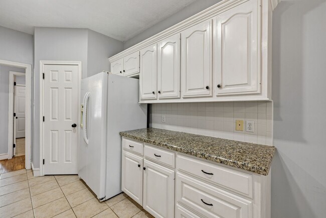 Building Photo - 909 Katie Ln