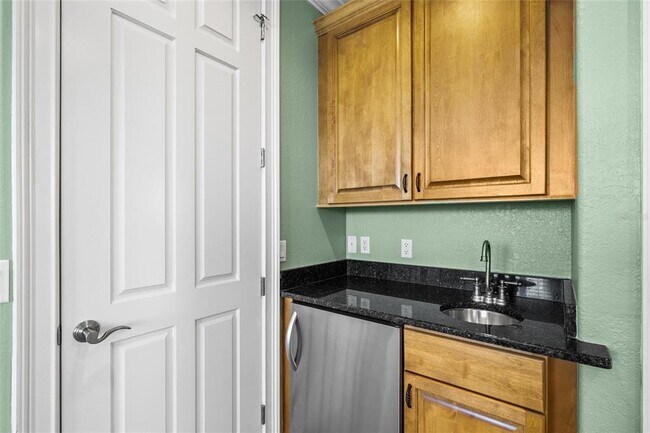 Building Photo - 6002 Printery St