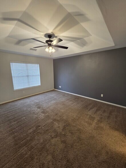 Building Photo - 3002 Oakbrook