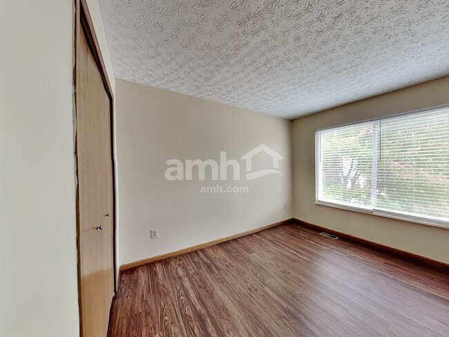 Building Photo - 2545 Willowgate Rd