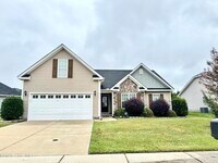 Building Photo - 3661 Thornbrook Dr