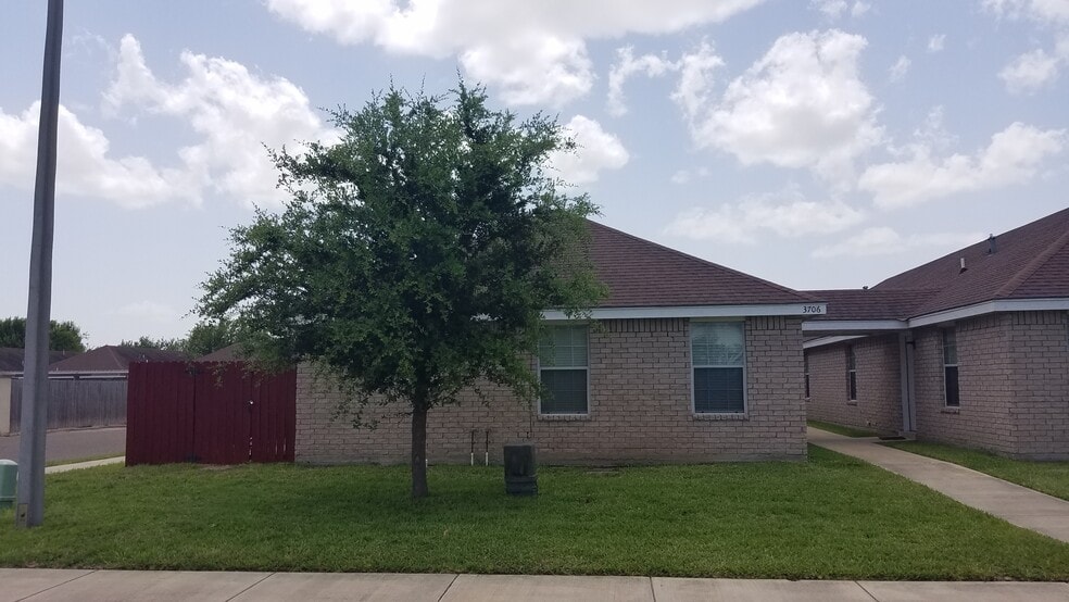 Building Photo - 3706 Wyndham Ave