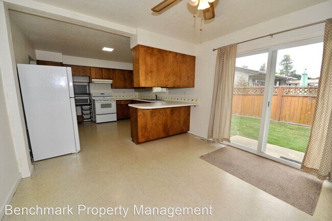 Building Photo - 4 br, 1 bath House - 224 S. 2nd Ave