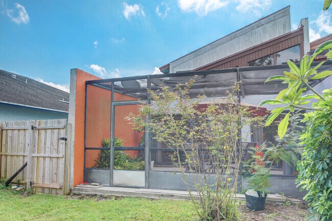 Building Photo - 1348 The 12th Fairway