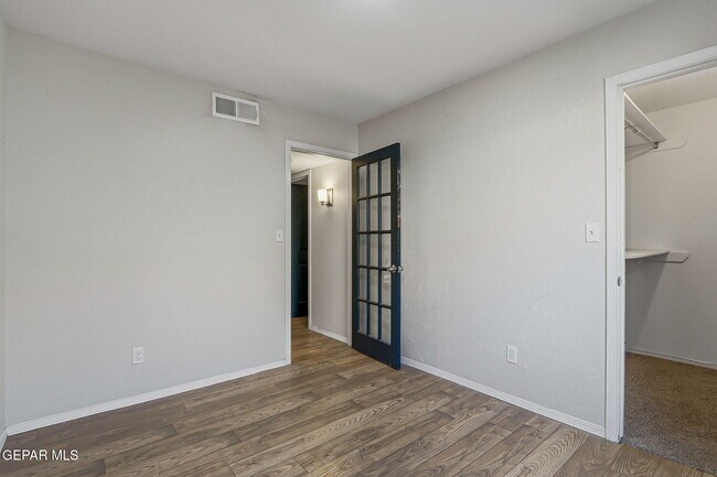 Building Photo - 604 La Chapa Ave